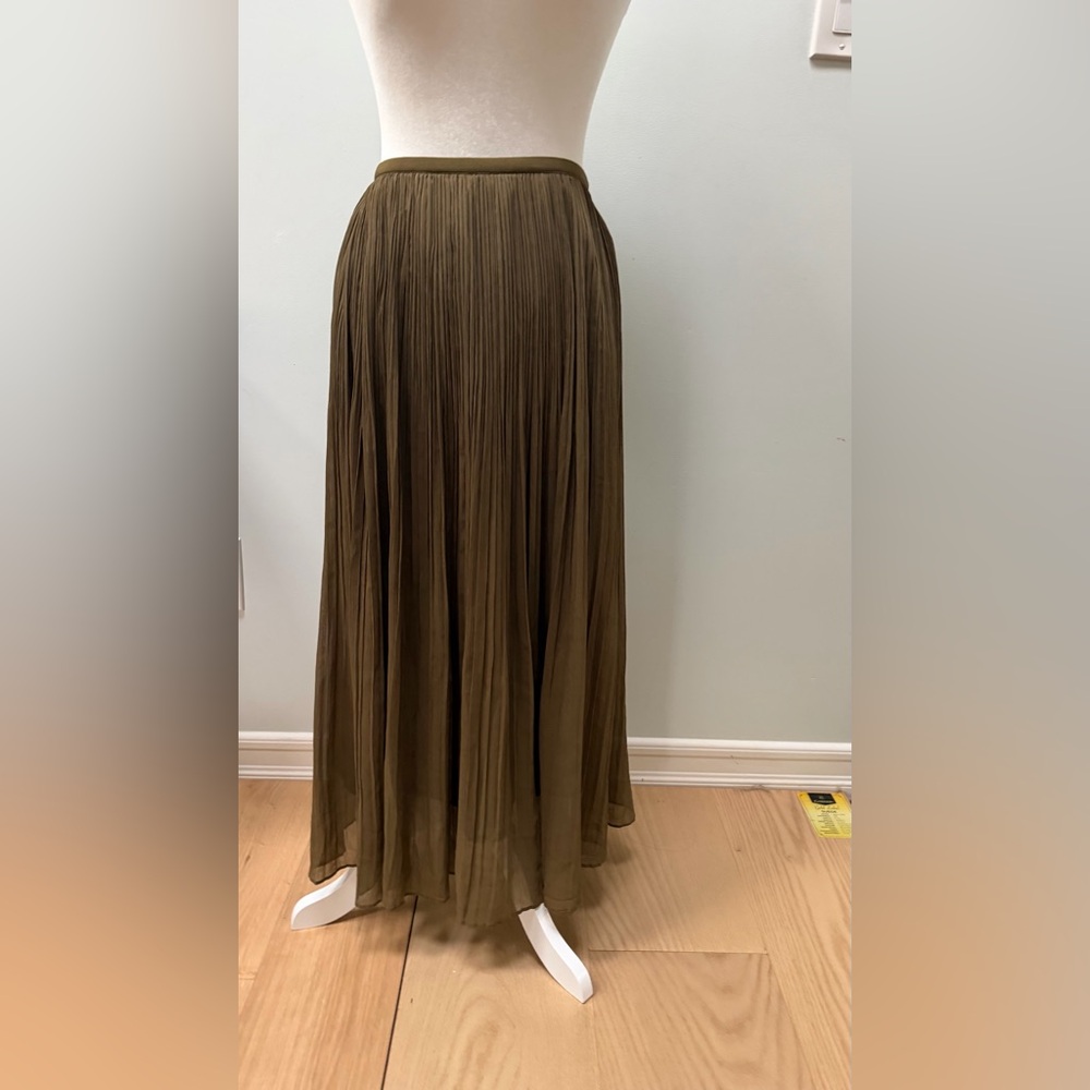 UNIQLO green pleated maxi skirt